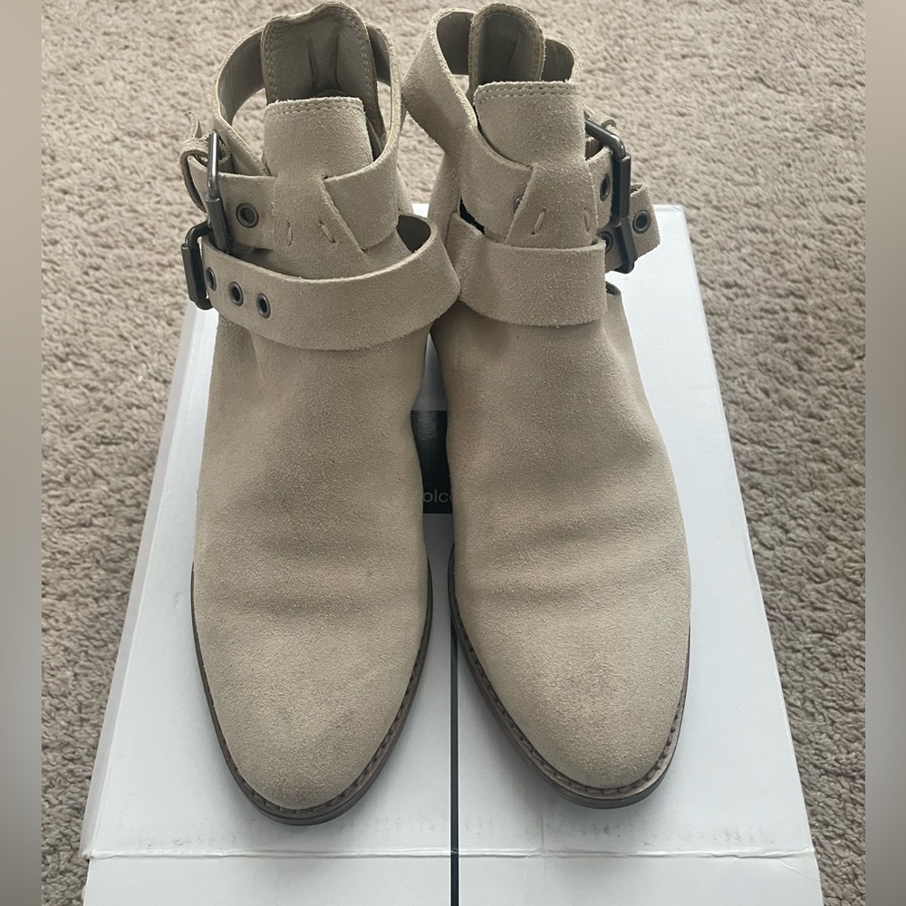Dolce Vita Lt Taupe Tania Bootie size 7